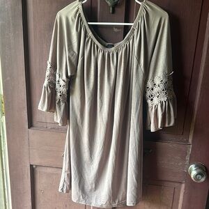 WinWin Green Tunic with Relaxed Ruffled Bell Sleeves